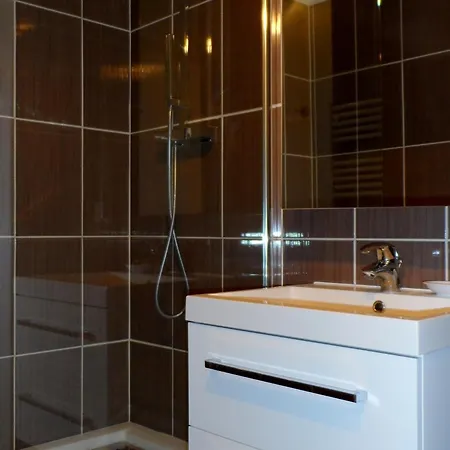 - 2p Proche Avec Balcon Et Parking * Cabourg