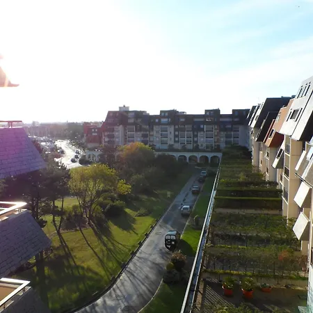 Apartment - 2p Proche Avec Balcon Et Parking Cabourg