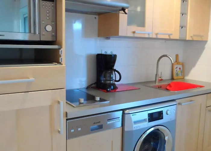 - 2p Proche Avec Balcon Et Parking - Fr-1-487-292